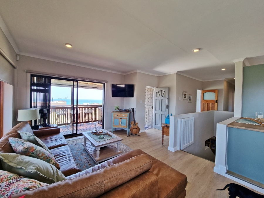 4 Bedroom Property for Sale in Wavecrest Eastern Cape